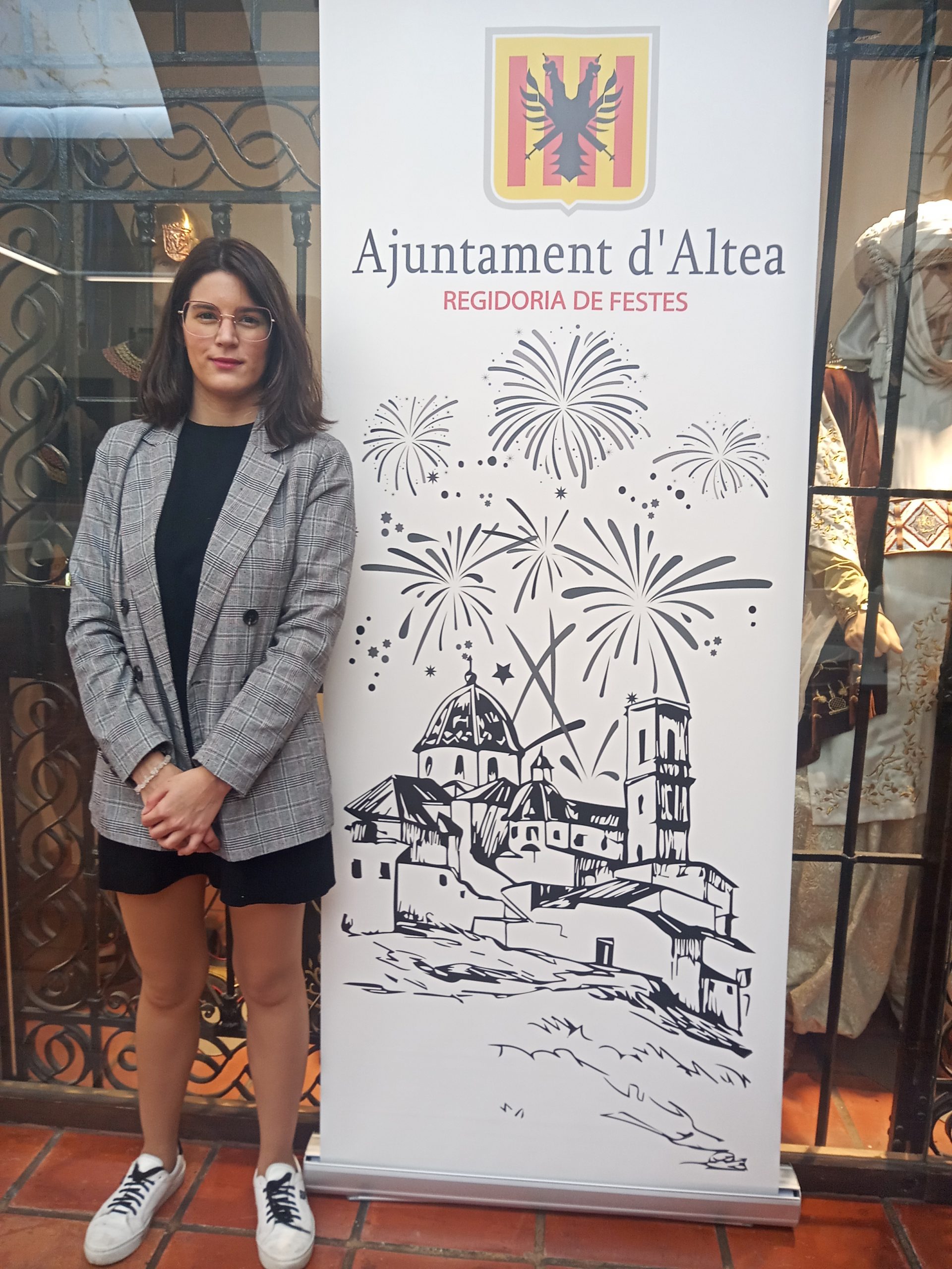 LA REGIDORIA DE FESTES, ENCAPÇALADA PER MARTA LLORET, PRESENTA LA SEVA NOVA IMATGE