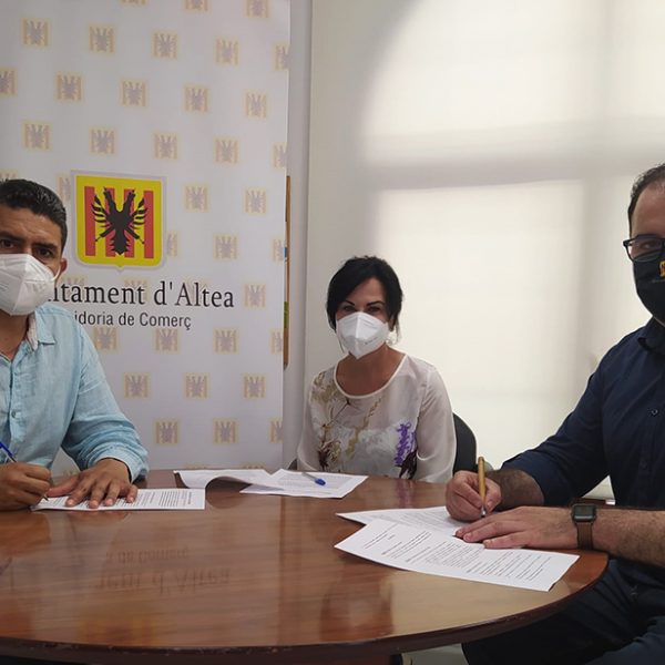 LA REGIDORIA DE COMERÇ I ALCEA SIGNEN UN NOU CONVENI PER A LA PROMOCIÓ DEL COMERÇ ALTEÀ