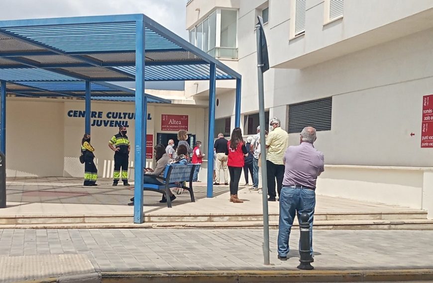 S’INICIA LA CAMPANYA DE VACUNACIÓ MASSIVA D’IMMUNITZACIÓN CONTRA LA COVID-19 A ALTEA