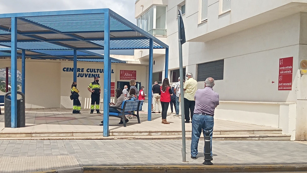 S’INICIA LA CAMPANYA DE VACUNACIÓ MASSIVA D’IMMUNITZACIÓN CONTRA LA COVID-19 A ALTEA